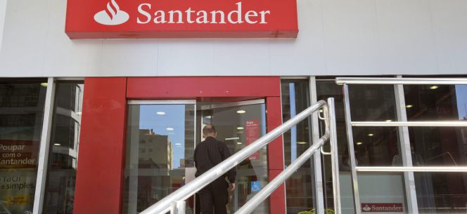 Vista exterior de una agencia del Banco Santander.EFEArchivo