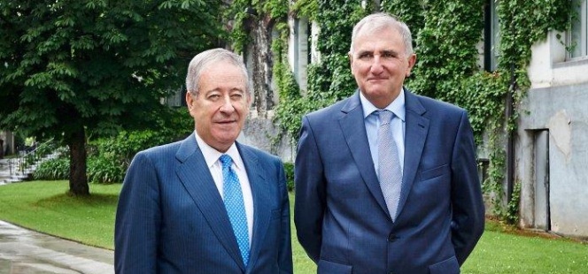 José María Baztarrika y Andrés Arizkorreta. El segundo, hasta ahora consejero delegado de CAF, releva al primero en la presidencia ejecutiva de la empresa vasca.