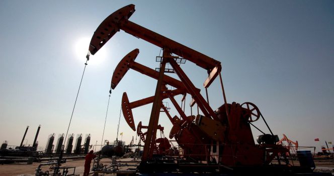 Imagen de un campo de extracción de petróleo.