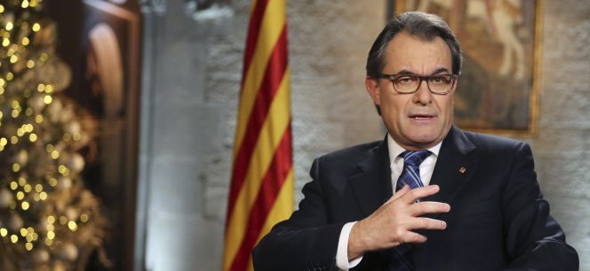 El presidente en funciones de la Generalitat, Artur Mas, durante su tradicional discurso de Fin de Año, desde el Salón Mare de Déu de Montserrat del Palau de la Generalitat.