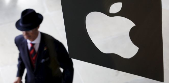 Un cliente, en una tienda Apple.