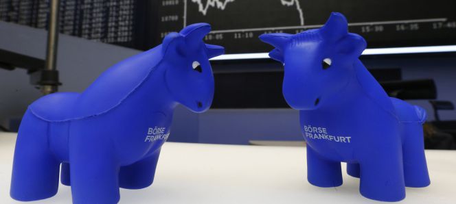 Unos toros de goma, en la Bolsa de Fránfort.