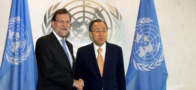 El presidente del Gobierno en funciones, Mariano Rajoy, saluda al secretario general de la ONU, Ban Ki-moon, en el pasado mes de octubre, en la sede de la organización internacional.