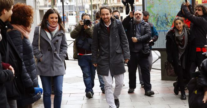 El líder de Podemos, Pablo Iglesias, a su llegada a la sede del partido en Madrid donde hoy se reúne el Consejo Ciudadanos de Podemos.