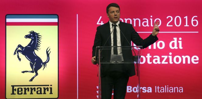 El primer ministro italiano, Matteo Renzi, en el debut bursátil de Ferrari en la Bolsa de Milán.