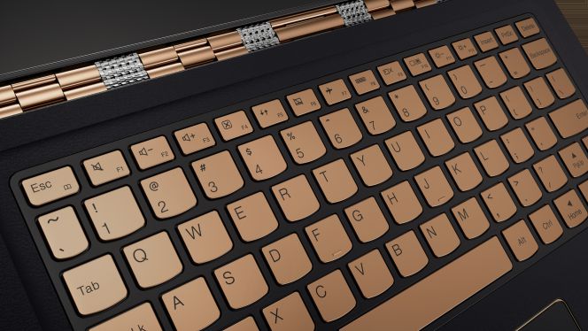 Nuevos Lenovo Yoga 900S, el portátil convertible más delgado, y Lenovo Ideapad 700 con proyector extraíble