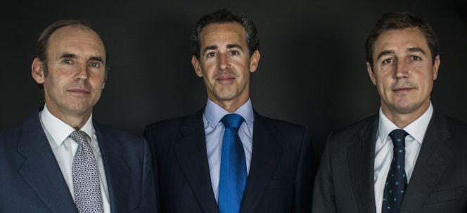 Beltrán Paragés (consejero delegado), Álvaro Guzmán(director de inversiones) y Fernando Bernad (subdirector de inversiones) de la gestora AzValor.