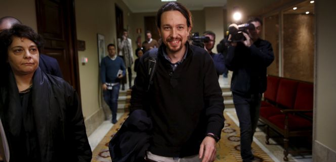 El líder de Podemos, Pablo Iglesias, en los pasillos del Congreso.