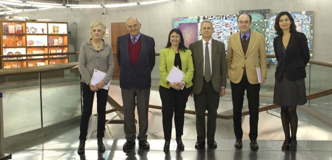 De izquierda a derecha, Victoria Camps, filósofa; José Antonio Marina, filósofo, escritor y pedagogo; Elisa Durán, directora general adjunta de la Fundación La Caixa; José Luis Pardo, catedrático de Filosofía; Francisco Calvo Serraller, catedrático de Historia del Arte, y Mercedes Basso, directora general de la Fundación Arte y Mecenazgo.