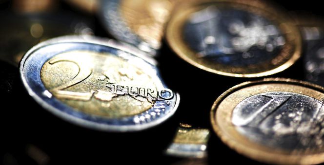 Detalle de varias monedas de euro.