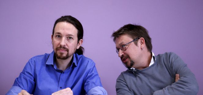 El líder de Podemos, Pablo Iglesias, junto al cabeza de lista de En Comú Podem, Xavier Domenech.