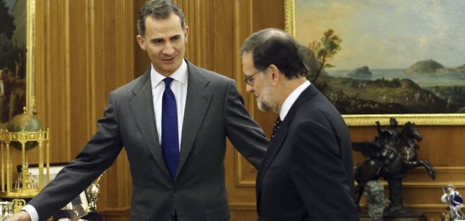 El Rey Felipe VI recibe al presidente del Gobierno en funciones y líder del PP, Mariano Rajoy.