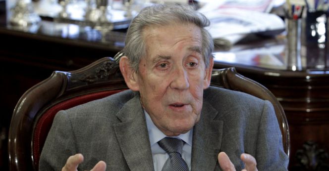 Fotografía de archivo, tomada el 16 de noviembre de 2011, del expresidente del Consejo de Estado, Francisco Rubio Llorente, que ha fallecido hoy en Madrid de un infarto a los 85 años.