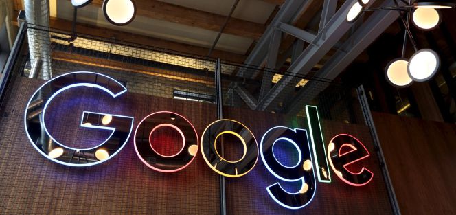 Logo de neón de Google.