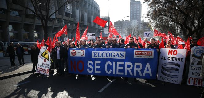 Manifestación de trabajadores de Elcogás ante el Ministerio de Industria, en Madrid.