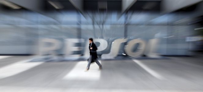 S&P pone a Repsol en vigilancia para bajar el rating