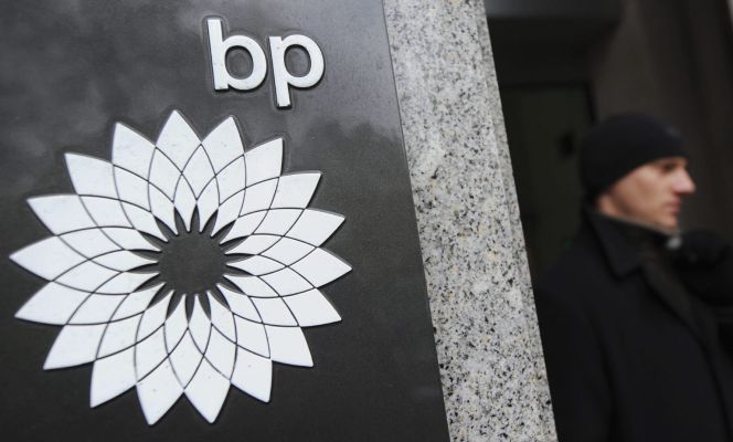 En la imagen, logotipo de la petrolera británica BP en sus oficinas en Londres (Reino Unido).