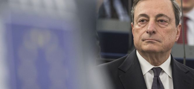 STR002. ESTRASBURGO (FRANCIA), 01022016.- El presidente del Banco Central Europeo (BCE), Mario Draghi, participa en el debate del informe anual de la entidad de 2014, en el Parlamento Europeo de Estrasburgo, Francia, el 1 de febrero del 2016. EFEPatrick Seeger
