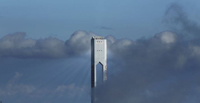 Torre de una de las plantas de energía solar de Abengoa.