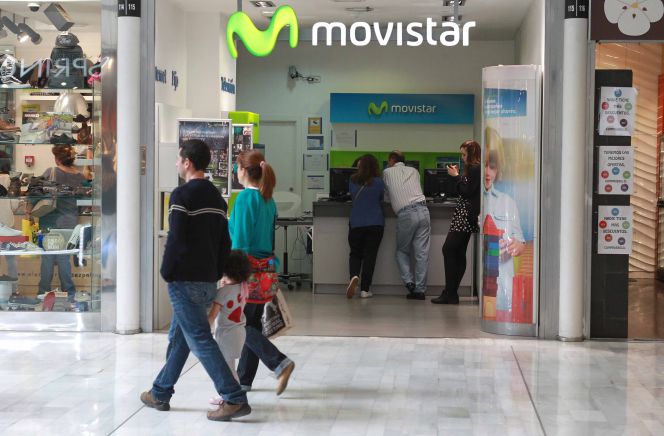 Tienda Movistar en el centro comercial La Vaguada.