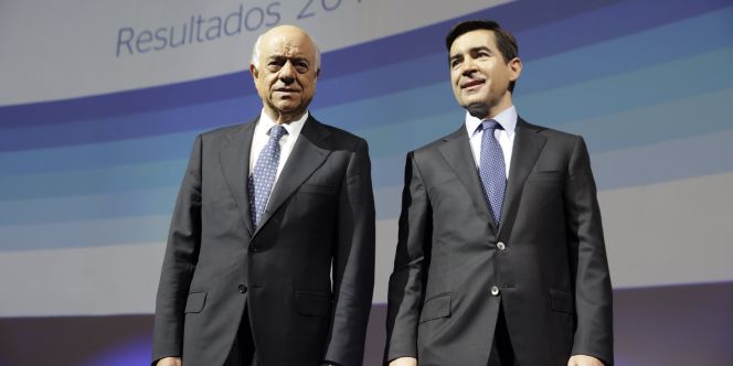 El presidente del BBVA,Francísco Gonzalez y el consejero delegado, Carlos Torres Viladura, poco antes de la rueda de prensa que en la sede central del banco para presentar los resultado de la entidad.