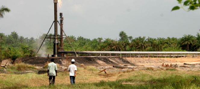 Pozo petrolífero en Nigeria, el mayor vendedor de petróleo a España.