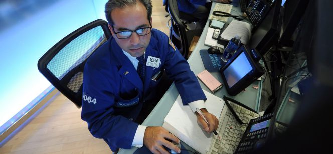 Un operador de Bolsa, en el parqué de Wall Street (Nueva York).