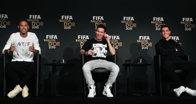 De izquierda a derecha, los futbolistas Neymar, Messi y Cristiano Ronaldo, en la rueda de prensa previa a última gala de entrega del Balón de Oro.