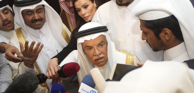 El ministro del Petróleo Ali al-Naimi comparece ante la prensa