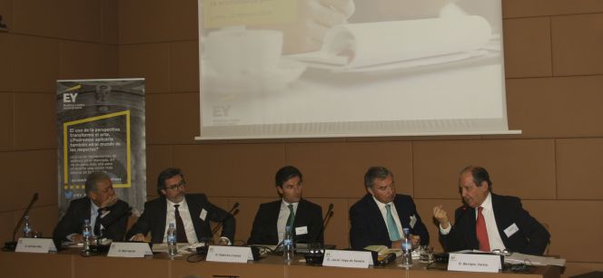 De izquierda a derecha: Germán Ríos (Banco de Desarrollo de América Latina); Raúl Garcría (EY); Federico Linares (EY); Javier Vega de Seoane (Círculo de Empresarios) y Benigno Varela (ex magistrado de la Sala de lo Social del Tribunal Supremo), durante la jornada La reforma laboral en la encrucijada política organizada por EY.