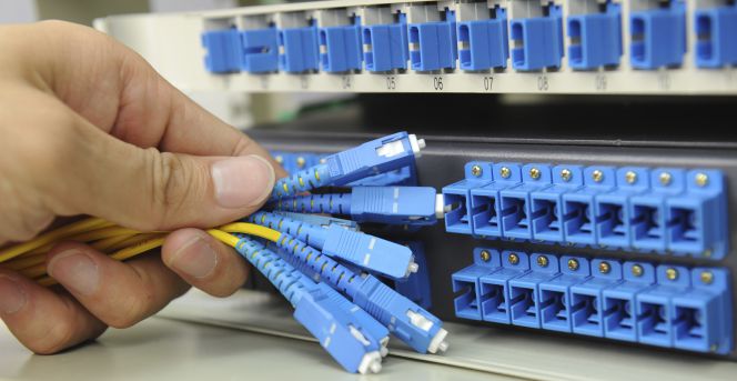 Cables y servidores para fibra óptica