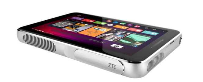 Toma de contacto del tablet con proyector ZTE Spro Plus
