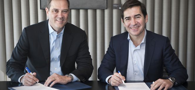 Los consejeros delegados de Cisco (Chuck Robbins) y BBVA (Carlos Torres Villa)