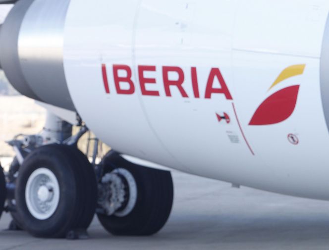 Motor de un avión de Iberia.