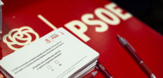 Detalle de la papeleta de la consulta a la que están convocados los militantes socialistas en relación a los acuerdos de este partido para apoyar la investidura de Pedro Sánchez a la presidencia del Gobierno, hoy en la sede del partido de Zaragoza. EFEToni Galán