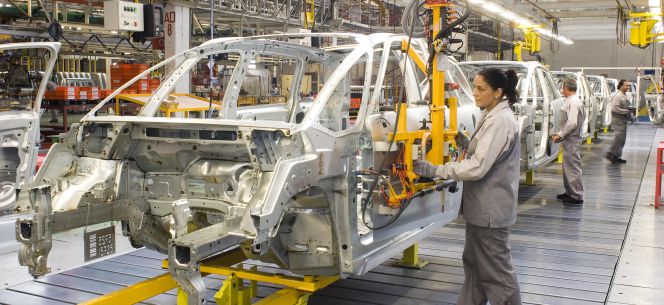 Peugeot creará 1.500 empleos con un turno de noche