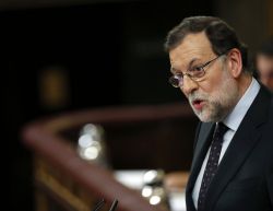 El presidente del Gobierno en funciones, Mariano Rajoy, durante su intervención en la sesión plenaria en la que se celebra la segunda votación de investidura del candidato socialista, Pedro Sánchez, ayer en el Congreso de los Diputados, tras la primera realizada el pasado miércoles.