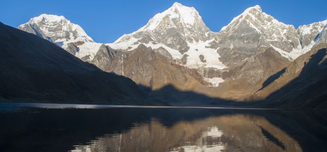 Montañas de Huascarán o Yerupajá, en Perú.