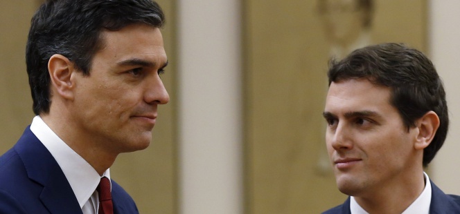 El secretario general del PSOE, Pedro Sánchez, y el presidente de Ciudadanos, Albert Rivera.