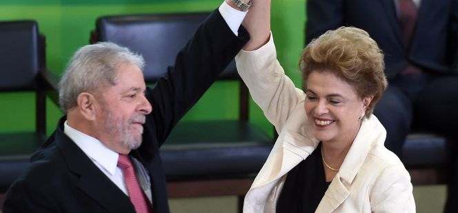 El ex presidente Luiz Inacio Lula da Silva y la presidenta Dilma Rousseff durante la ceremonia de juramento del cargo.