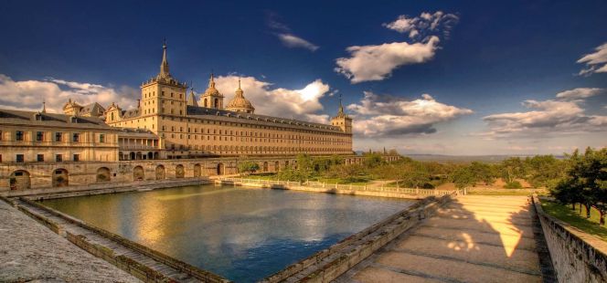 San Lorenzo de El Escorial, el monasterio más grande de España y considerado por muchos como la octava maravilla del mundo.