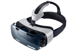 Samsung Gear VR: ya se comercializan y cuestan 99 euros. Estas gafas funcionan con las gamas de 'smartphones' Galaxy S6 y S7 deSamsung y no cuenta con tecnología que siga los movimientos del usuario.