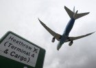 Los aeropuertos británicos y franceses elevan la seguridad Los aeropuertos británicos y franceses elevan la seguridad