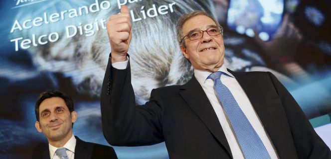 A la izquierda, Jose Maria Alvarez-Pallete y en el centro, César Alierta