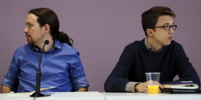 El líder de Podemos, Pablo Iglesias (i), y el portafoz parlamentario del partido, Ínigo Errejón, al inicio del Consejo Ciudadano