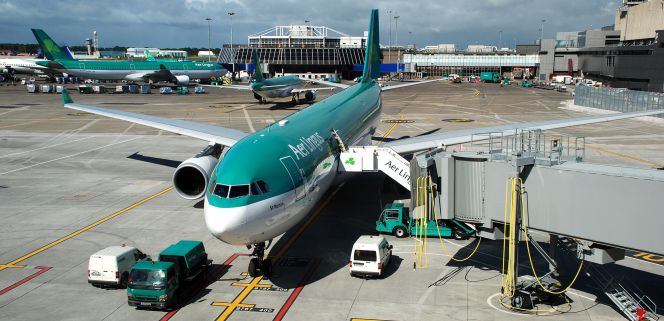 Varios aviones en el aeropuerto de Dublín.