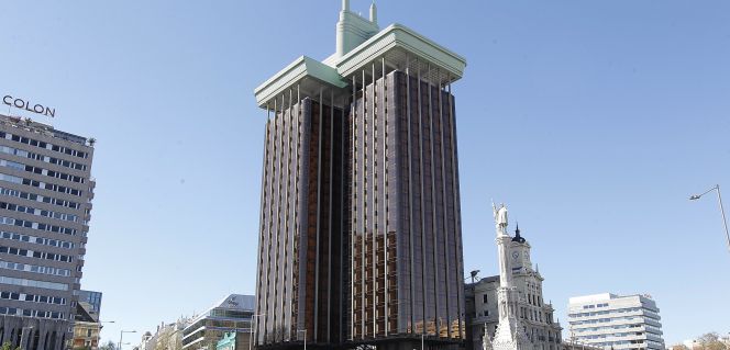 Carmena otorga el uso hotelero y residencial a las Torres de Colón