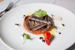 Plato de anchoas de Santoña.