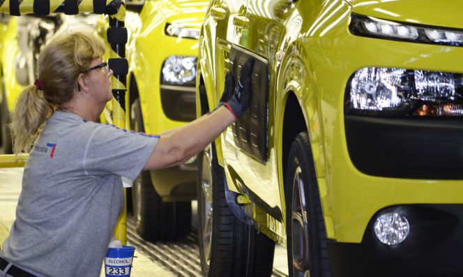 Cadena de montaje del C4 Cactus en la planta de Citroén en Villaverde.