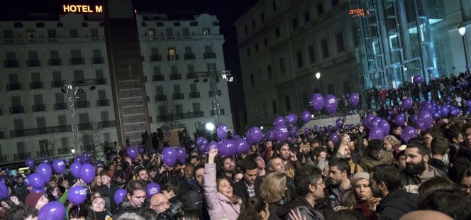 Electorado de Podemos celebra en Madrid el resultado de los últimos comicios, el 20 de diciembre de 2015.